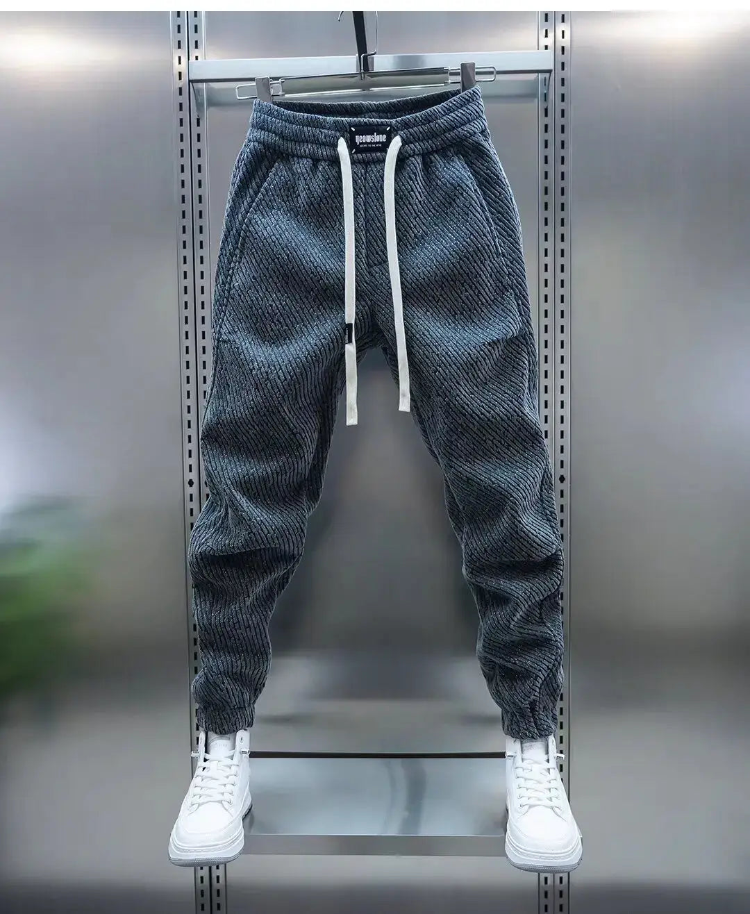 André Ferran Schmal geschnittener Jogger