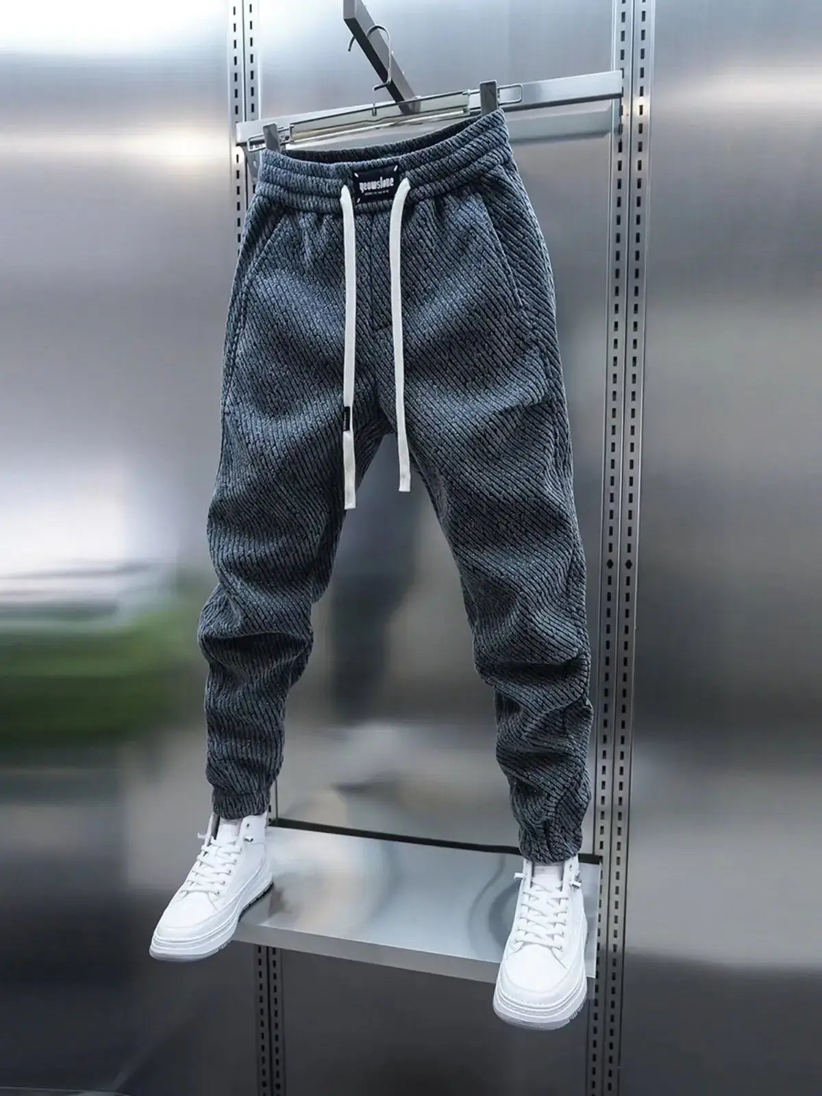 André Ferran Schmal geschnittener Jogger